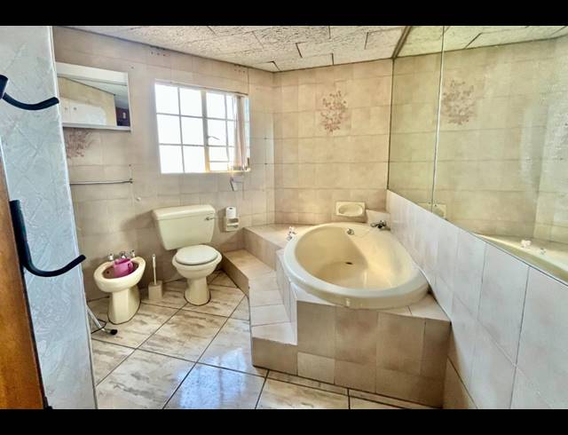 4 BEDROOM HOUSE FOR SALE IN REWLATCH
